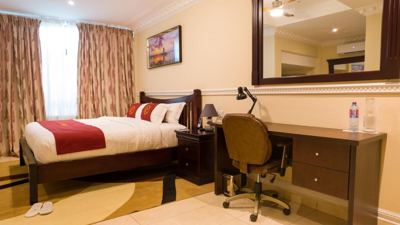 Zimansky Hotel Accra Exterior photo