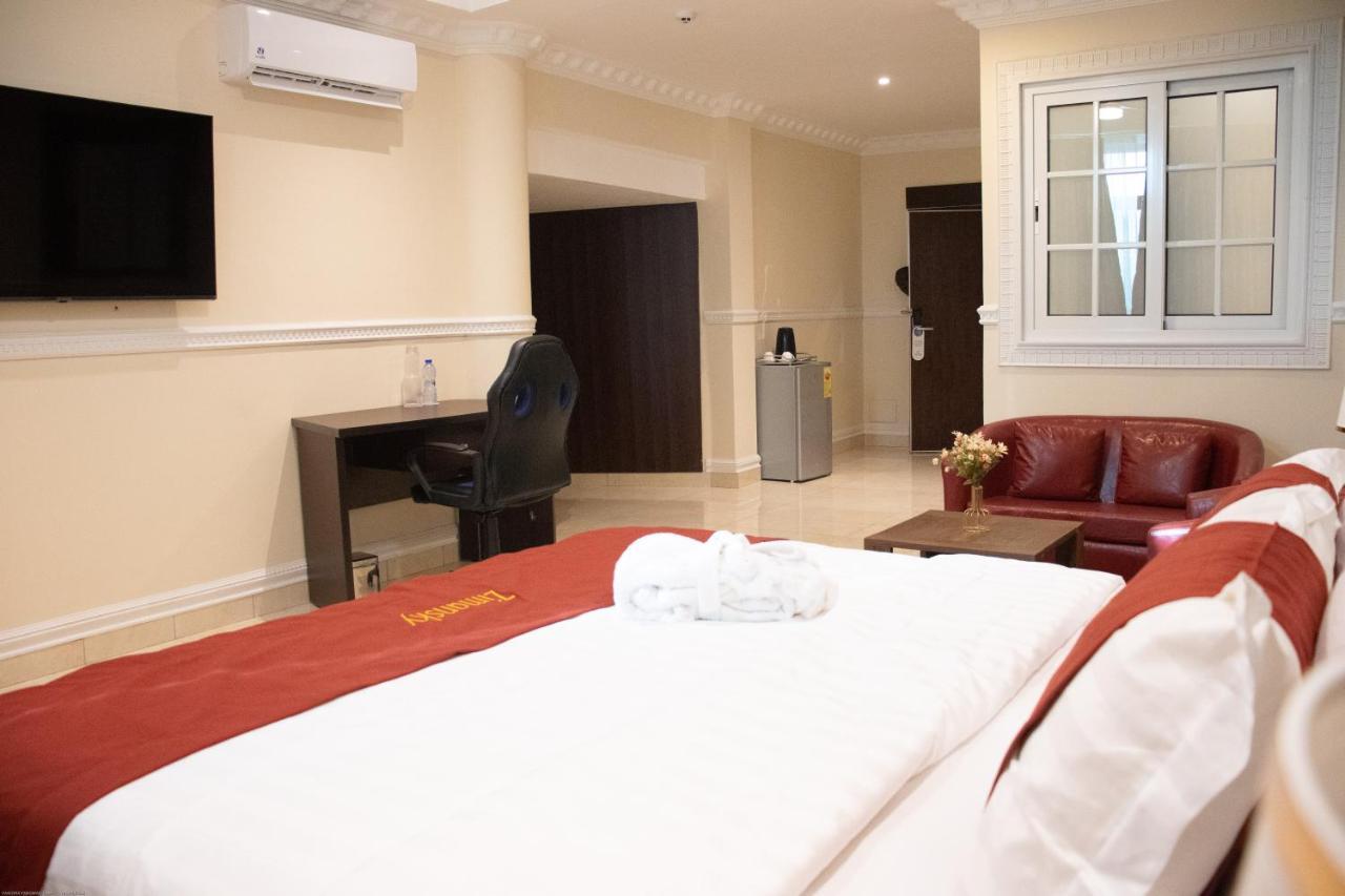 Zimansky Hotel Accra Exterior photo
