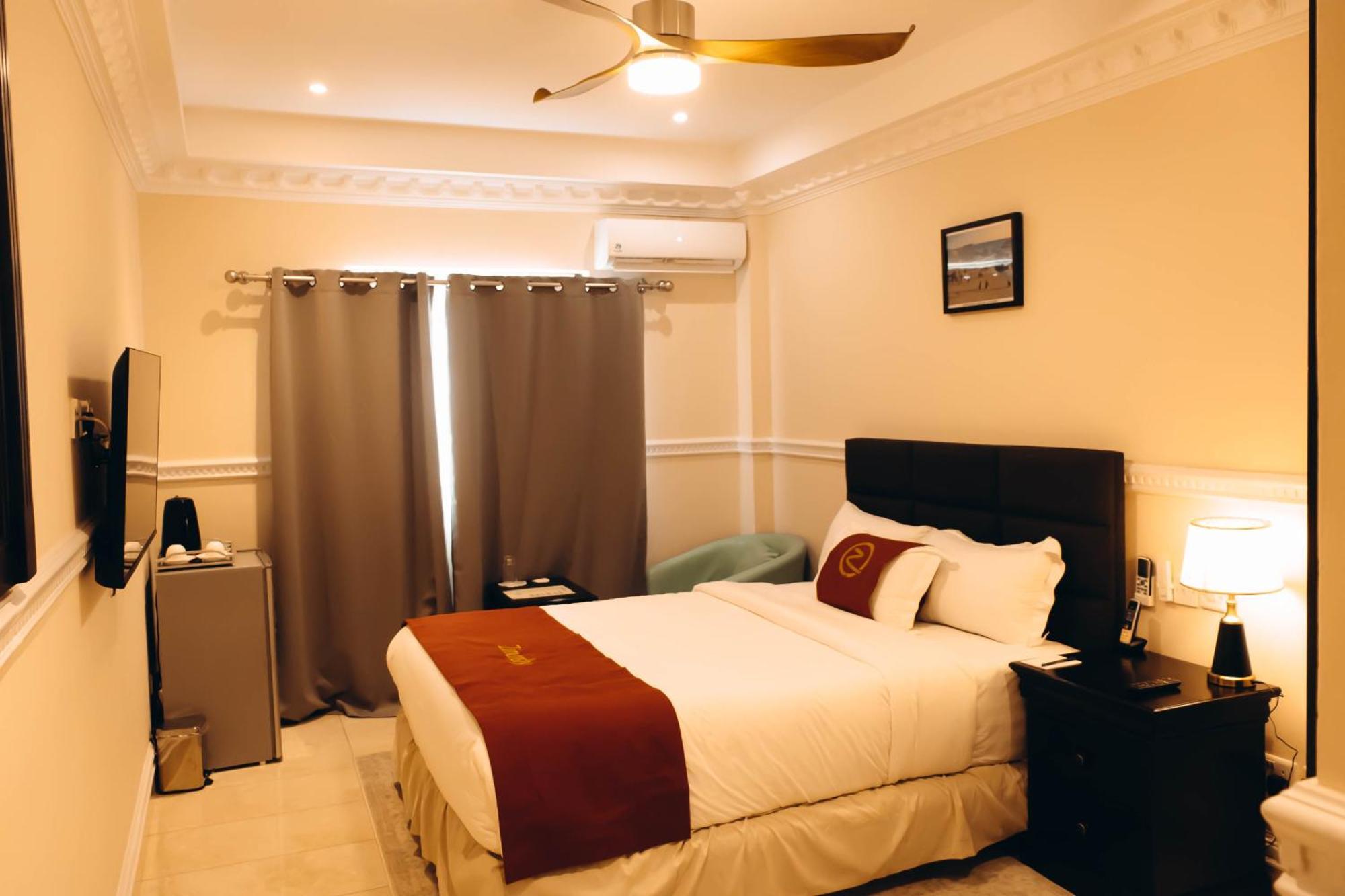 Zimansky Hotel Accra Exterior photo